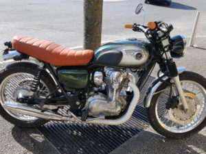 selle moto vintage en matériel cuir à reims